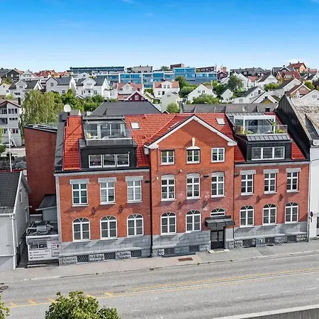 Apartman Delikat, Romslig Og Sjonaer Sentrumsleilighet