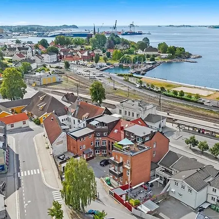 Delikat, Romslig Og Sjonaer Sentrumsleilighet Daire