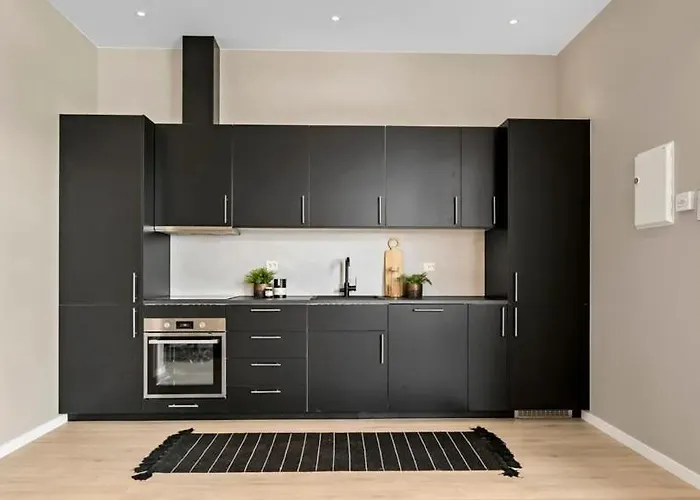 Delikat, Romslig Og Sjønær Sentrumsleilighet * Larvik