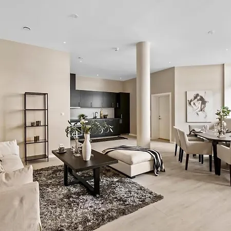 Delikat, Romslig Og Sjonaer Sentrumsleilighet